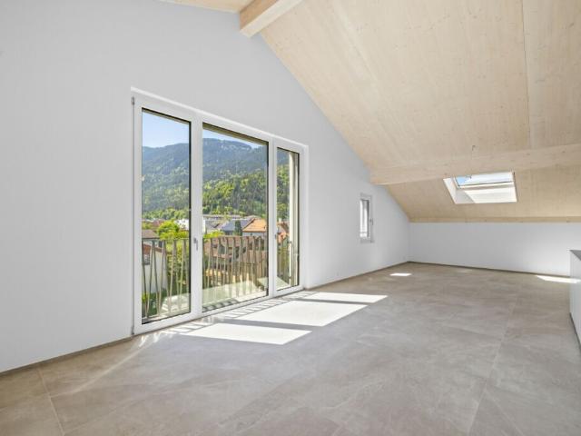 Hochwertige 5.5 Zimmer Dachwohnung mit Bergsicht in Bonaduz