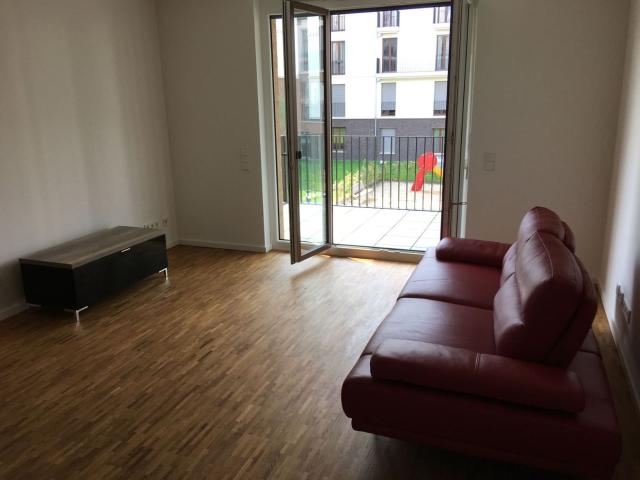 Hochwertige 2 Zimmer Wohnung mit Balkon und Aufzug in Frankfurt am Main