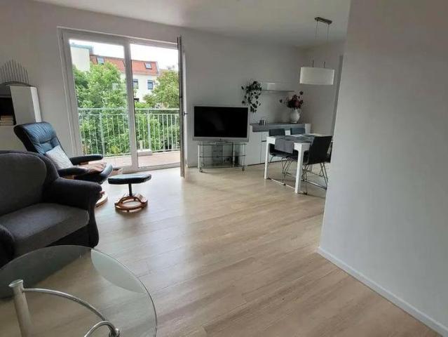 Hochwertige 2 Zimmer Wohnung mit Balkon und Tiefgaragenstellplatz