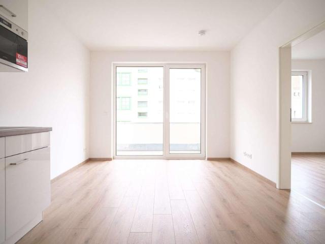 Hochwertige 2 Zimmer Wohnung mit sonnigem Balkon und EBK ab sofort