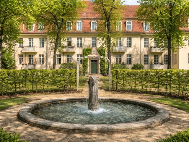 Hochwertige 2 Zimmer Wohnung in grüner Lage von Berlin Buch!