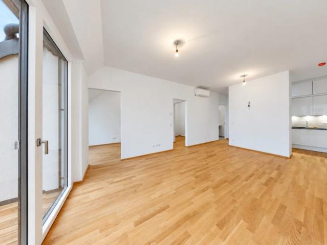 Hochwertige 2 Zimmer Dachgeschosswohnung mit Südloggia und Klimaanlage in Mauer