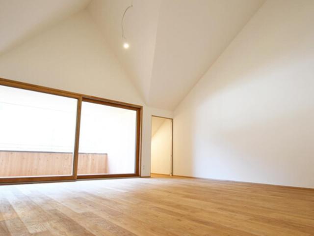 Hochwertige 2 Zimmer Dachgeschosswohnung zu vermieten!
