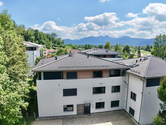 Hochwertige 2 Zimmer Erdgeschosswohnung mit Garten und Tiefgaragenstellplatz!