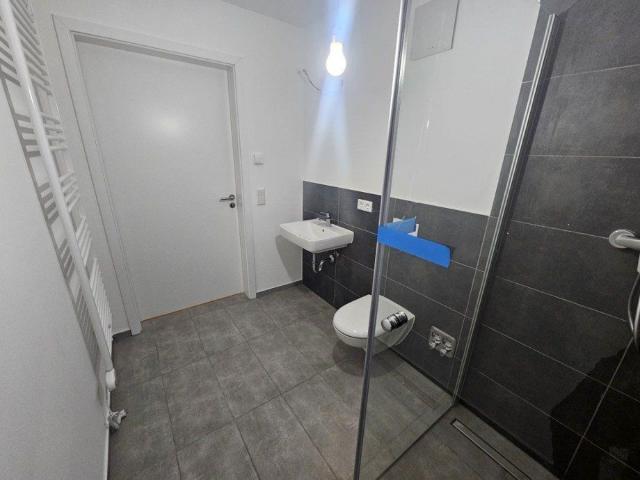 Hochwertige 2 Zimmerwohnung mit großzügigem Balkon|Aufzug|Stellplatz|Bad mit Dusche|Rollladen