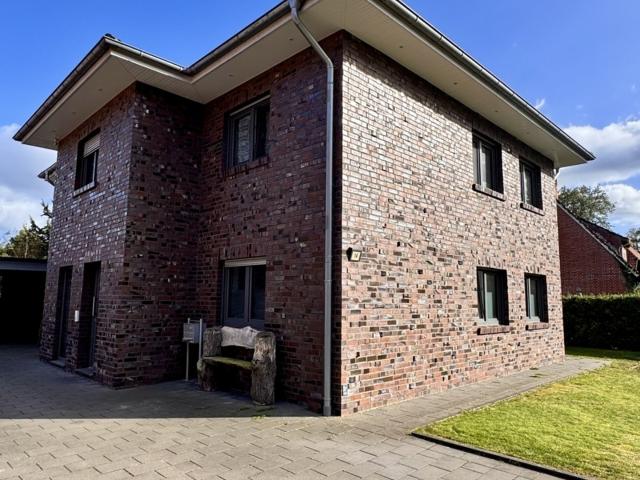 Hochwertige 2 ZKB Oberwohnung mit Einbauküche in Gehlenberg!