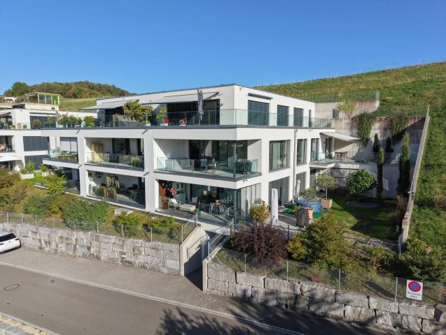 Hochwertige 2.5 Zimmer Wohnung mit grosszügigem Balkon