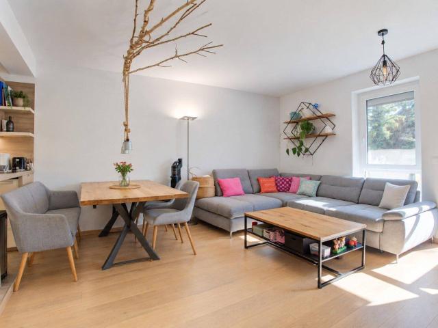 Hochwertige 3 Zimmer Wohnung mit uneinsehbarem Grünblick, Balkon und Tiefgarage in Leopoldsdorf bei Wien
