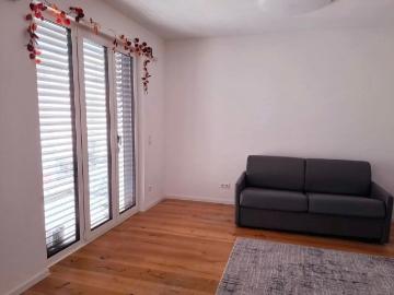 Hochwertige 3 Zimmer Wohnung mit Balkon und Aufzug in Bad Homburg vor der Höhe