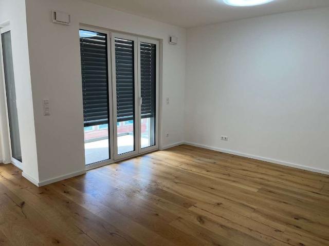 Hochwertige 3 Zimmer Wohnung mit Balkon und Aufzug in Bad Homburg vor der Höhe