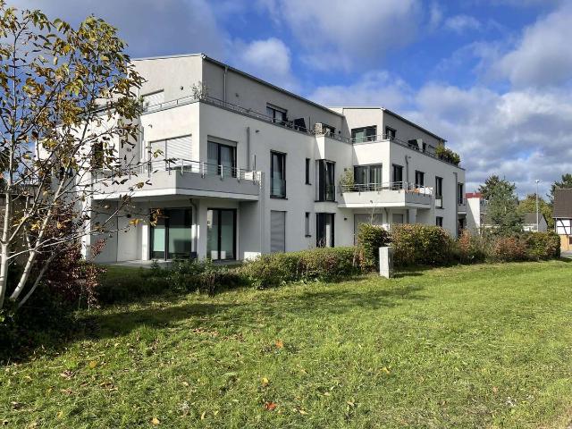 Hochwertige 3 Zimmer Wohnung mit Einbauküche, Terrasse und Tiefgarage in Niederpleis