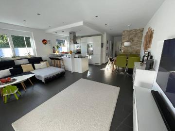 Hochwertige 3 Zimmer Wohnung mit großer Wohnküche und Balkon in Toplage Zirl
