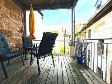 Hochwertige 3 Zimmer Wohnung im sanierten Baudenkmal, großes Bad, Parkettboden und Balkon zentral in Fürth