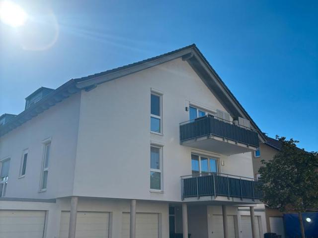 Hochwertige 3 Zimmer Dachgeschosswohnung mit Balkon & Garage