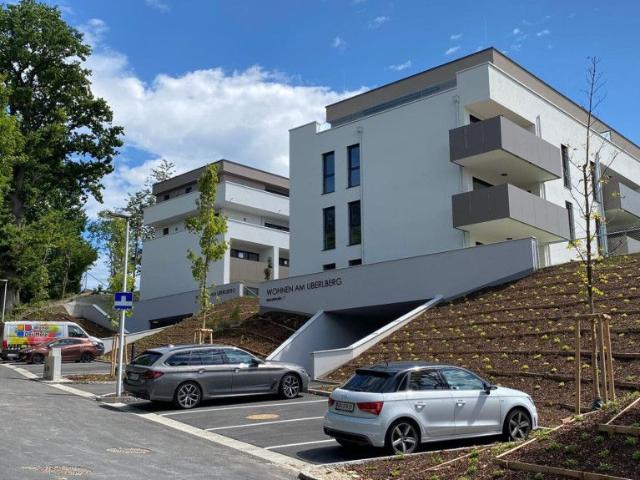 hochwertige 3 Zimmer Etagenwohnung mit 2 PKW Stellplätze