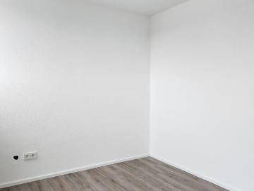Hochwertige 3 Zimmer Maisonette Wohnung mit zwei Bädern, EBK