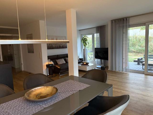 Hochwertige 3 Zimmerwohnung mit Terrasse zu vermieten