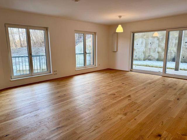 Hochwertige und groß geschnittene 3 Zimmer Wohnung mit Garten in Ambras