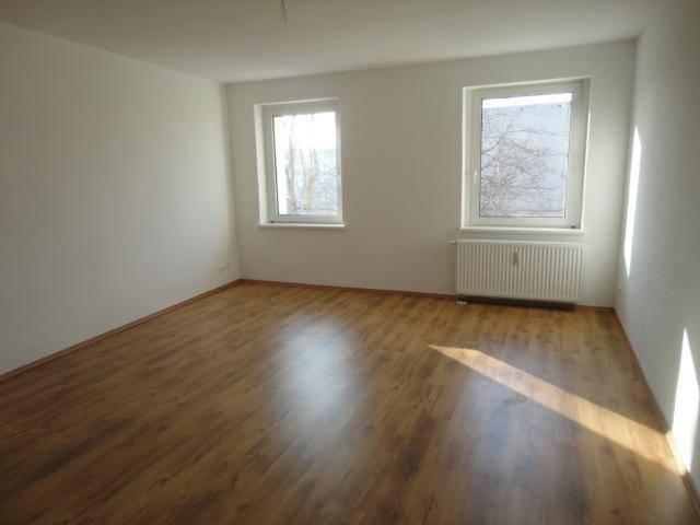 Hochwertige und schöne 4 Raumwohnung in guter Lage mit Wintergarten