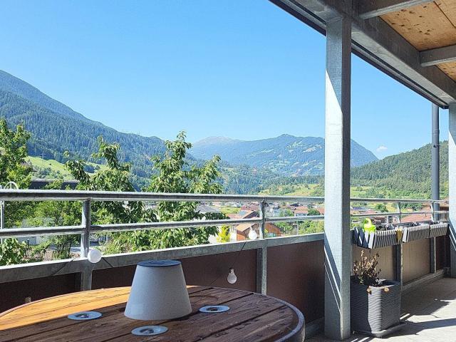 Hochwertige, vollmöblierte 3 Zimmer Wohnung mit großzügigem Balkon