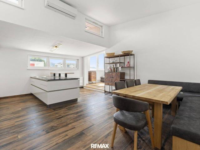 Hochwertige Wohnung mit 148 m² Penthouseebene Dachterrasse, Privatgarten und Pool