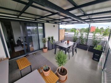 Hochwertige Wohnung mit rund 20 m² Südbalkon und Carport!