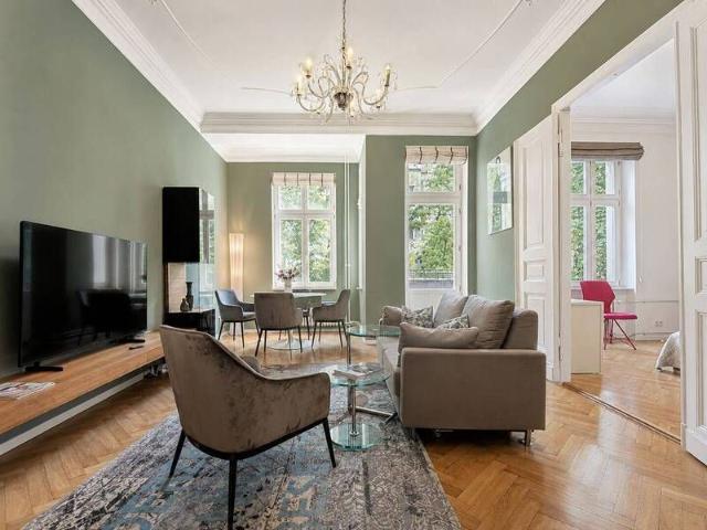 Hochwertige Altbauwohnung mit Designinterieur am Schloss Charlottenburg
