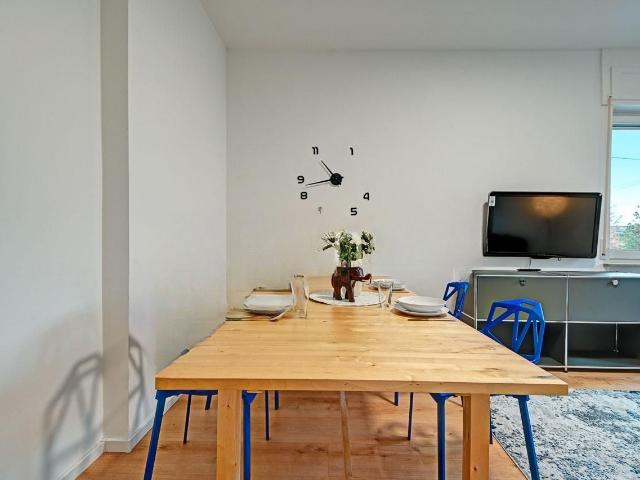 Hochwertige Ausstattung und traumhafte Aussicht in Stuttgart West mit 6 Betten, Stuttgart Amsterdam Apartments for Rent