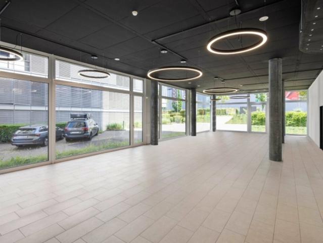 Hochwertige Büro /Praxisfläche mit Top Anbindung Spreitenbach
