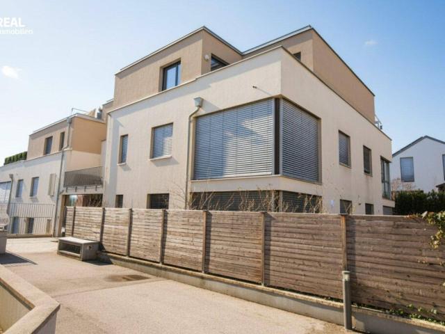 Hochwertige DG Wohnung in Gießhübl mit 2 Terrassen in ruhiger Lage zu mieten!