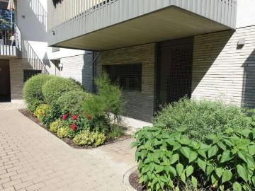 Hochwertige Eigentumswohnung mit Balkon, EBK & TG Option in Niederschönhausen