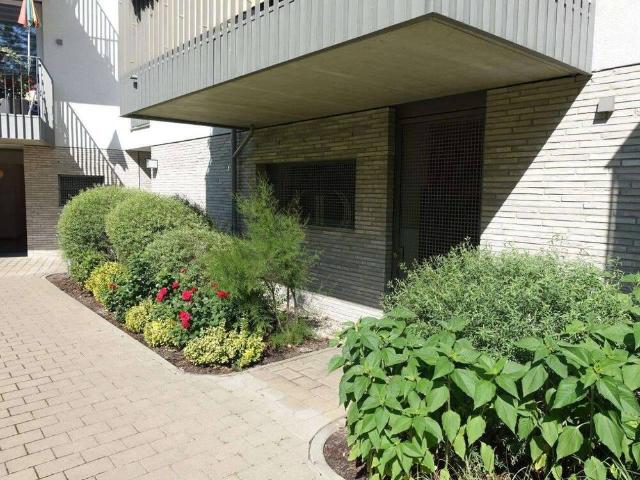 Hochwertige Eigentumswohnung mit Balkon, EBK & TG Option in Niederschönhausen