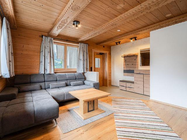 Hochwertige Erdgeschosswohnung mit alpinem Charme