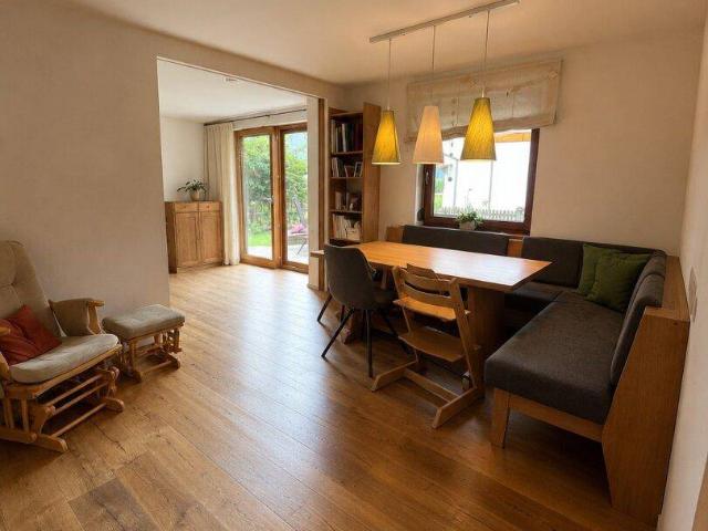 Hochwertige Erdgeschosswohnung mit Garten, Terrasse und 2 Stellplätzen in Schlitters
