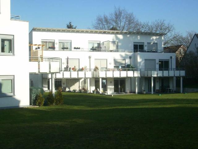 Hochwertige Etagen Wohnung mit großem Balkon mit Blick in den Garten