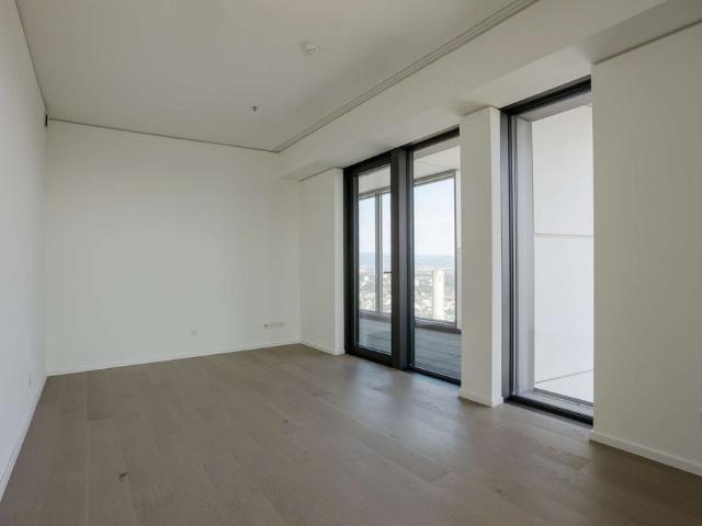 Hochwertige geräumige 3 Zimmer Wohnung mit Skyline Blick über den Dächern Frankfurts