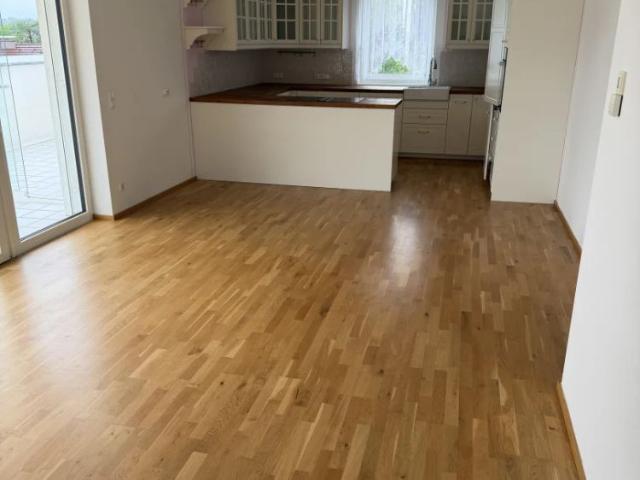 Hochwertige Mietwohnung mit 41 m² Terrasse und exklusivem Glasverbau