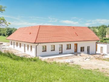 Hochwertige Neubauwohnung mit Balkon und Carpot, wohnen in absoluter Ruhe und Grünlage