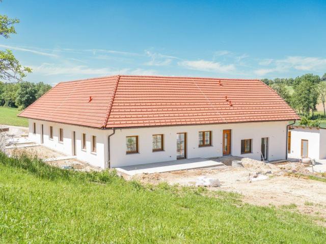 Hochwertige Neubauwohnung mit Balkon und Carpot, wohnen in absoluter Ruhe und Grünlage