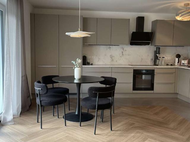 Hochwertige Niedrigenergie 3 Zimmer Wohnung mit Balkon und Designküche, teilmöbliert, in Neuötting