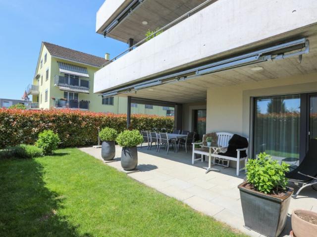 Hochwertige Parterrewohnung mit grossem Gartenanteil