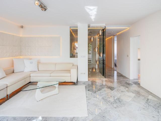 High end Penthouse Apartment with Large Roof Terrace