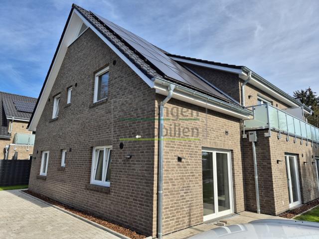 hochwertige rechte Oberwohnung m. Balkon u. Carport in Ostrhauderfehn Langholt