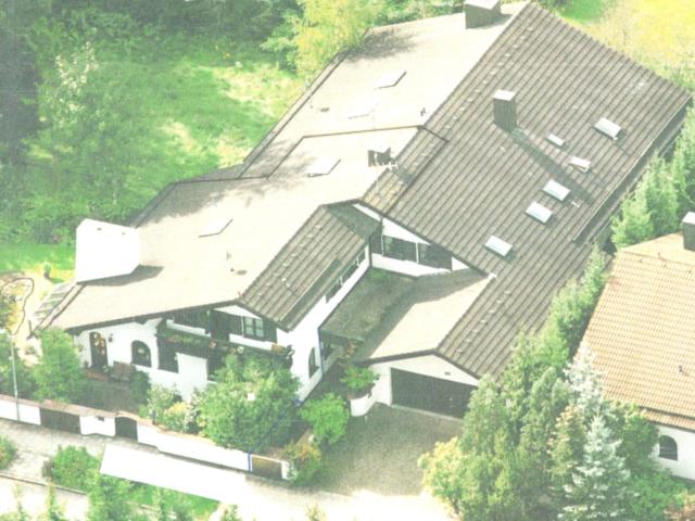 Großzügige Residenz, als Zweifamilienhaus von Privat zum kaufen