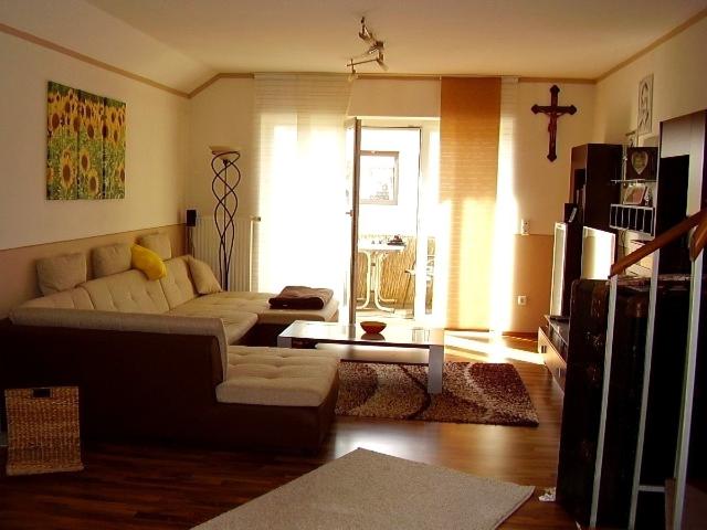 HOCHWERTIGE SCHICKE MAISONETTE WOHNUNG IN KLEINER WOHNANLAGE!