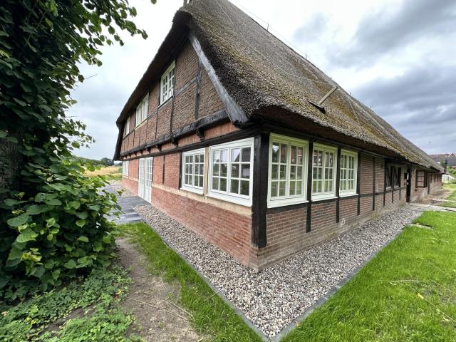 hochwertiger Erstbezug im kernsanierten Bauernhaus Maisonette unter Reet am Elbdeich