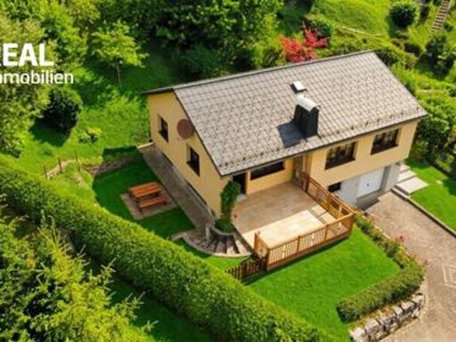 Hochwertiger, voll möblierter Bungalow mit Garten und Garage