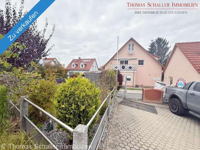 Hochwertiges 3 Familienhaus mit Einliegerwohnung, PV Anlage Gartenparadies