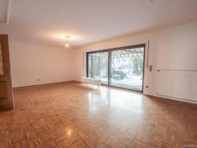 Hochwertiges Architekten Ein /Zweifamilienhaus mit Garten und Garagen TOP Mieten in Rollshausen!