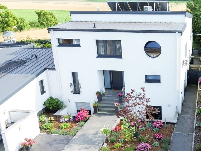 Hochwertiges Architektenhaus in Feldrandlage